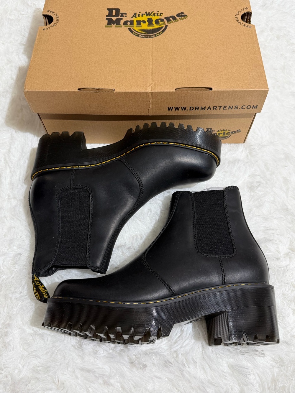 NWT NIB Dr. Martens Size 9 Women's Rometty Air Wair Black Platform Chelsea Boots